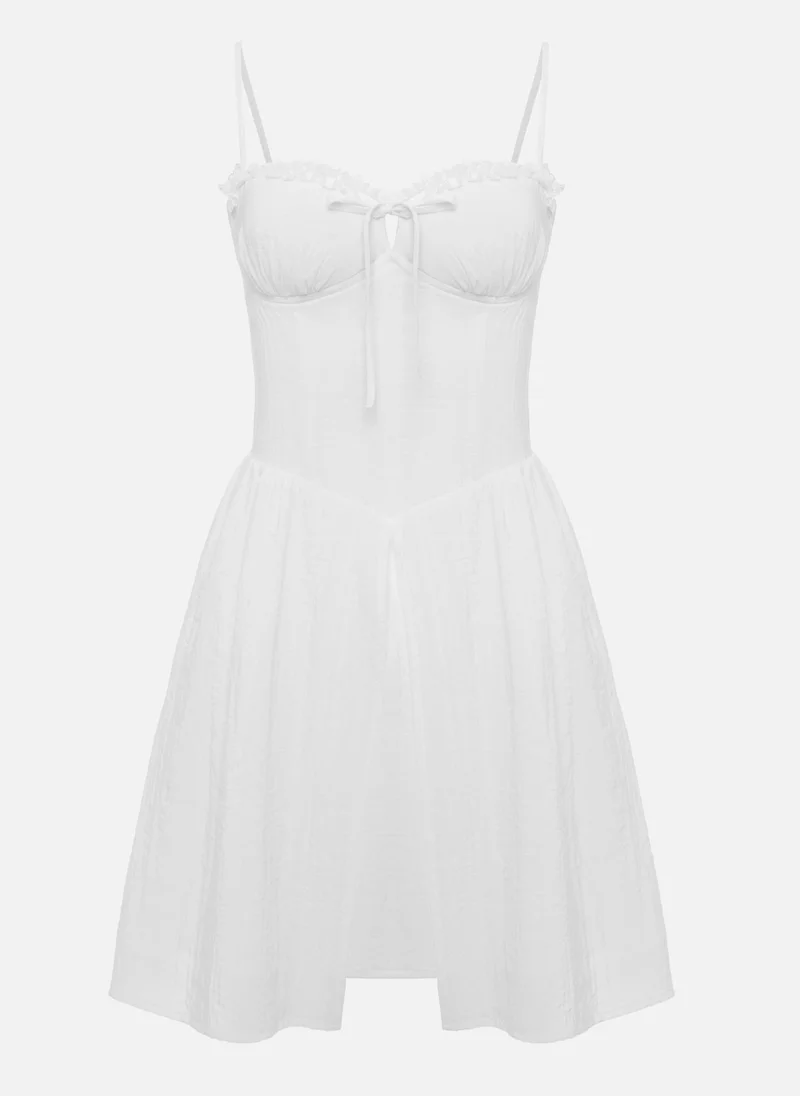 ليتشي فستان قصير بأشرطة مع كشكشة من الدانتيل على الصدرية